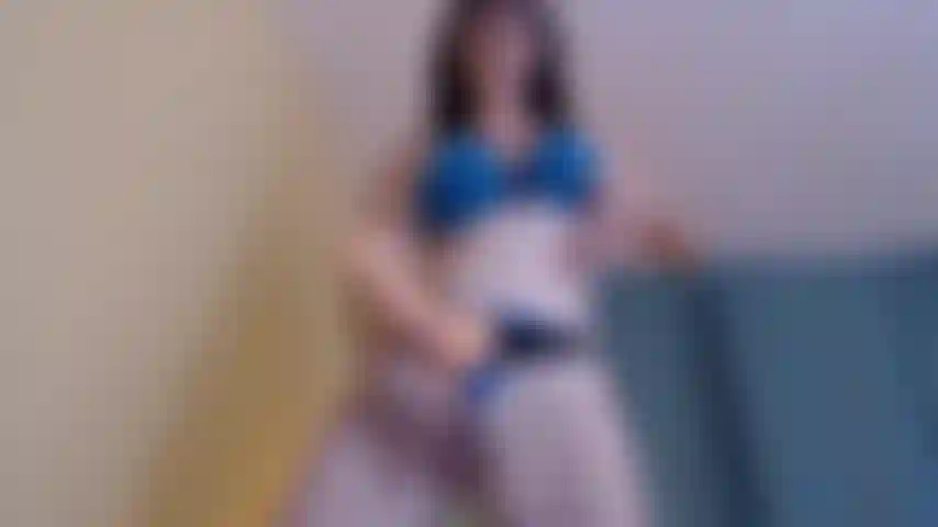 Vuoi il mio cazzo?!? Provocante con lo strap-on. Non hai nemmeno bisogno della figa, solo del mio cazzo.