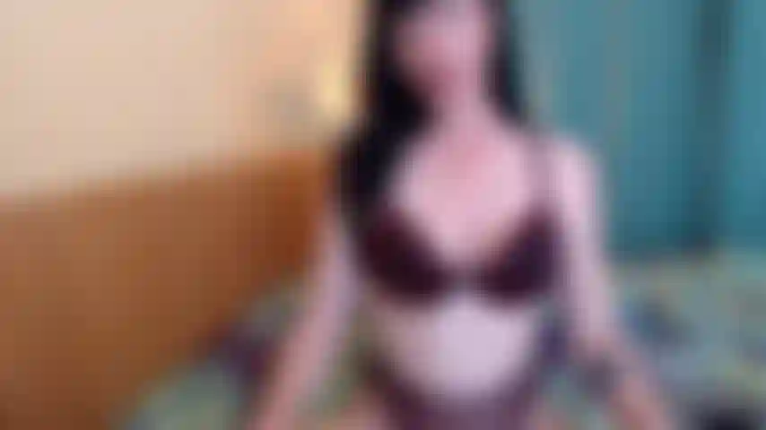 Sissificazione 8: allenamento anale. Ti procuriamo un buttplug!!! Ti ho fatto uscire dalla tua gabbia. Devi essere rilassata per questo, ti dico di scuotere il tuo cazzo ma sembra estraneo.