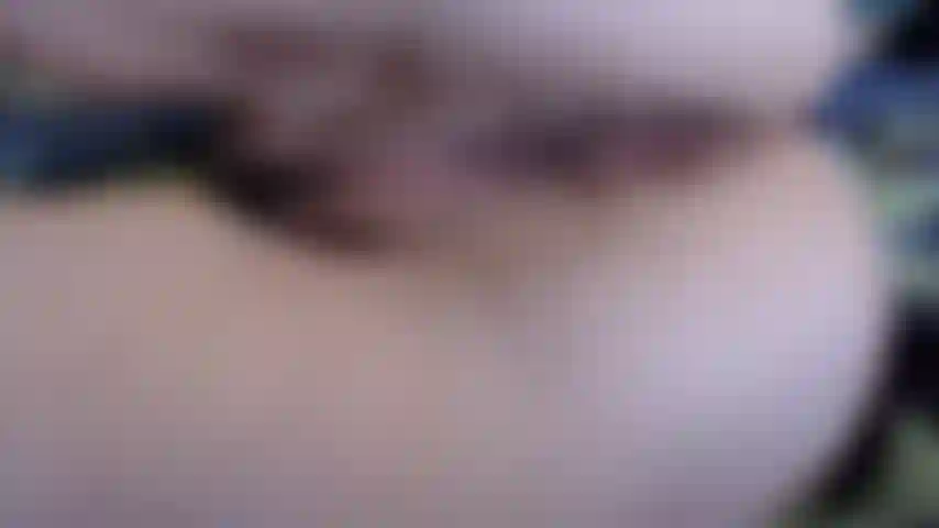 Asmr. Da vicino la figa pelosa e il buco del culo, allargando, toccando, raggiungendo l'orgasmo. Solo figa pelosa e buco del culo. Senza volto.