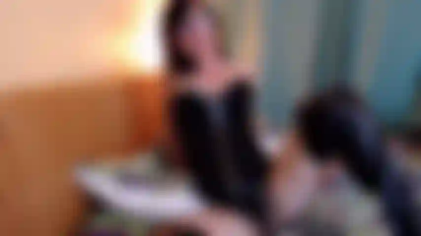 La prima volta che sissy viene scopata con uno strap-on. Fatti bella e ti fotterò bene e in profondità, farò fuoriuscire e trasudare il tuo piccolo clitty mentre io scopo il tuo piccolo culo stretto. Tu sei un lurido cazzo di maiale.. Dipendente dal cazzo.