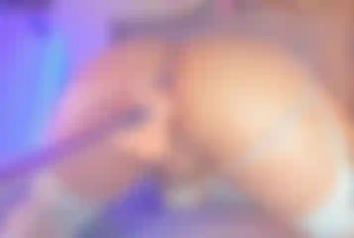 Scopami il culo con la macchina del sesso.
