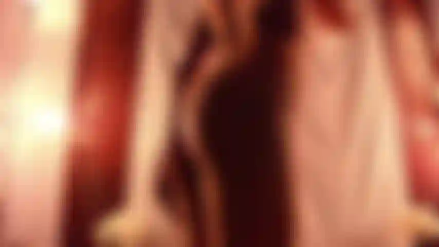 Che prende in giro con l'acqua (tette fuori).