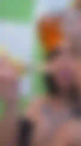 Sono un'ape piena di delizie mielate.