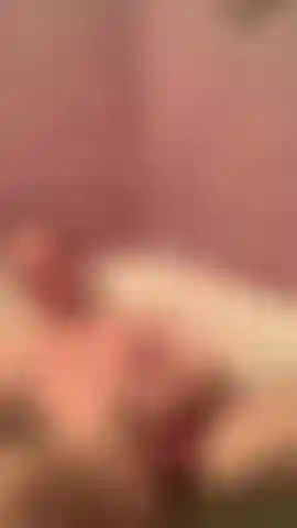 Mi masturbo nella vasca idromassaggio.