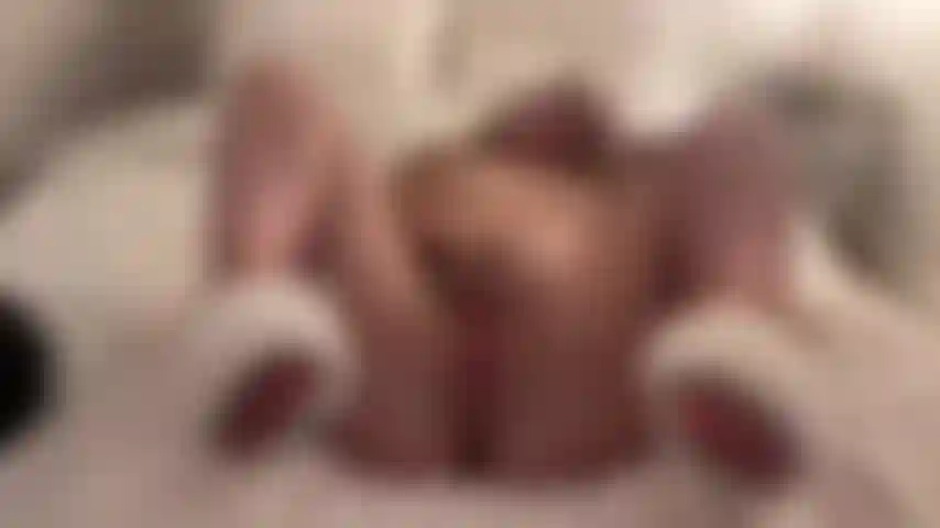 Che si strofina la figa nuda.