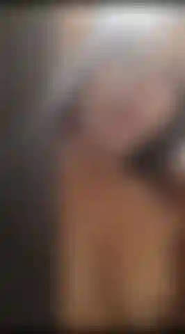 Ho bisogno di compagnia, vieni a farti la doccia con me.