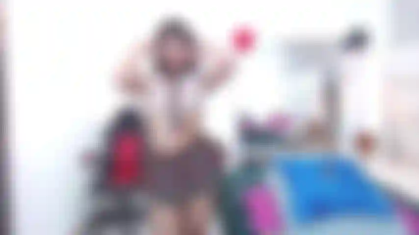 Vieni a giocare con la tua bellissima latina.