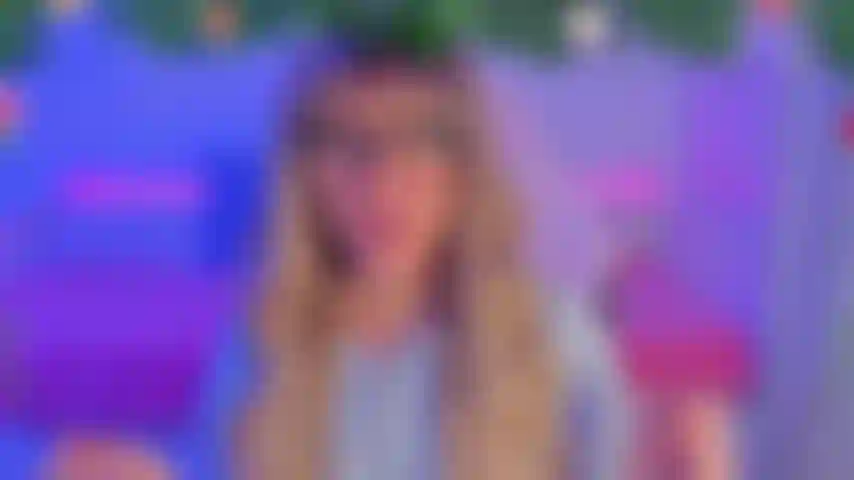 Glitch di una conversazione privata - stai guardando la tua serie in silenzio quando un video casuale appare sullo schermo, allora capisci di avere accesso a una conversazione molto privata!! Curiosa, decidi di guardare e finisci per partecipare!