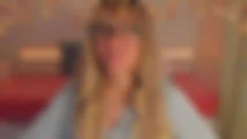 Gold show - uno spettacolo sensuale dove il mio domi vibra tra le mie gambe grazie ai tippers!