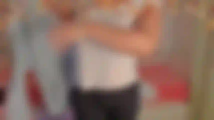 Mutandine rosse, seni e pompino - ami le mie belle mutandine rosse... Ami sentire il tuo cazzo nella mia bocca... Ami sbatterlo contro la mia lingua... Avere il tuo viso contro i miei seni... E masturbarti con loro!