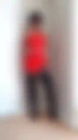 Gli stivali in nylon e pvc adorano stuzzicare vederlo allungarsi attorno alle mie curve.