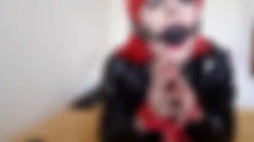 Una troia con gli stivali in pvc legata con le palle. Fottuta bava da bavaglio profonda e disordinata.
