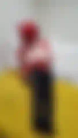 Video di babbo natale sexy che prende il suo grosso cazzo nero in profondità e fa sesso anale/doppia penetrazione.