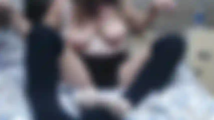 Infilando tutto nella mia figa bagnata.