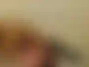 Cazzo duro a faccia in giù, grande orgasmo.