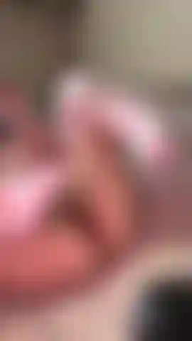 Che stuzzica la mia figa e il mio culo con un dildo.