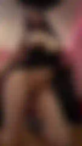 Faccio pole dance e mi esibisco in uno spogliarello con i tacchi 9.