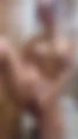 In questo video piccante nella mia doccia mi vedrai succhiare il mio giocattolo, giocarci, giocare con le mie dita e fare un delizioso anale con l'aiuto del mio domi.