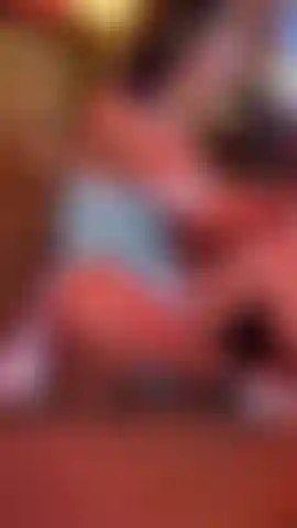 Stavo leggendo letteratura erotica ed ero così eccitata che ho dovuto usare il mio giocattolo preferito finché non ho avuto un buon orgasmo!