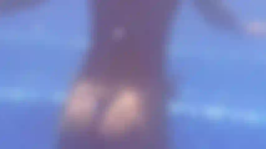 Sentimi così vicino. Clip in piscina di quest'estate.