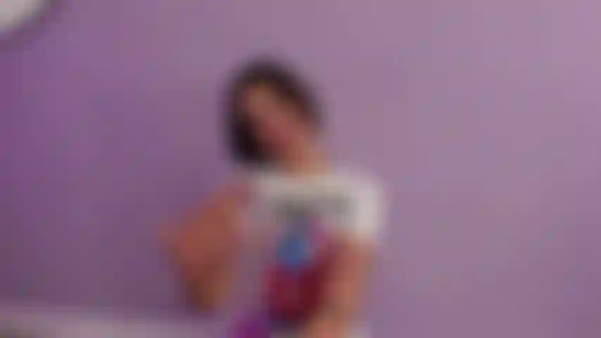 Succhio il mio giocattolo del cazzo così bene.