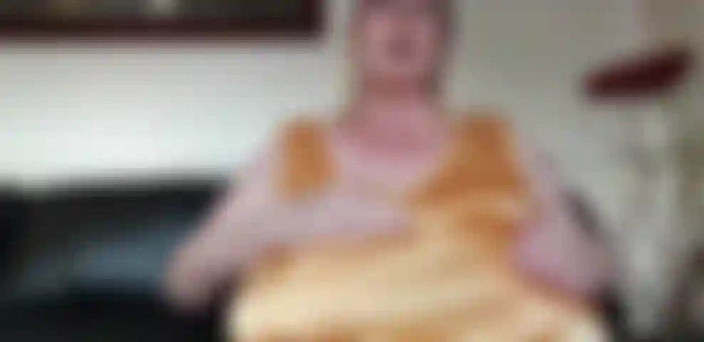 ' Se solo vi volessi tutti qui con me a succhiare, accarezzare, pizzicare i miei capezzoli con piercing prima di finirvi con il mio dildo da 10 pollici.