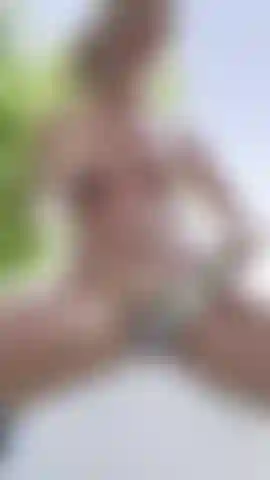 outside bathtub video * hehe when i was in south carolina my bedroom had an outdoor bathtub and I KNEWWWW the handle would feel sooo good on my clit  damn it really feltttt sooo good daddy hehe watch me cum outside for you