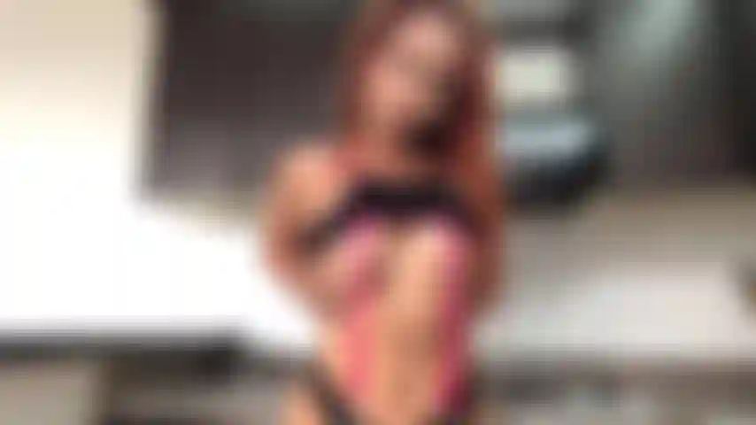 #204 Primo piano sulla figa bagnata - lingerie nera.