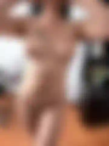 Mi masturbo la figa e i piedi sexy 😈.