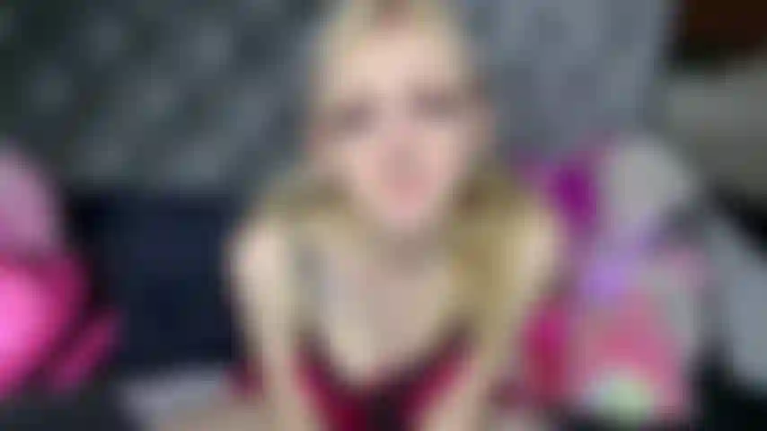Cavalco e scopo la mia figa succosa con un dildo tentacolo <3.