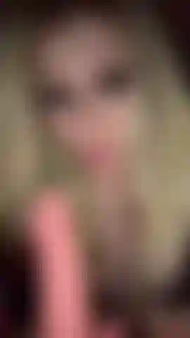 Soffocandomi su un dildo come una brava ragazza :3.