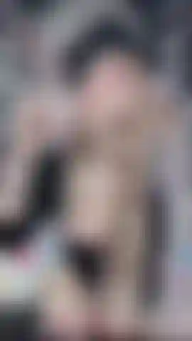 La principessa delle fate vuole viziarti il ​​cazzo. Fanculo la mia gola e rendila sciatta. Mi metto in posa e ti provoco con le mie tette mentre ti mostro quanto in profondità posso prendere questo cazzo.