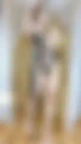 Dieci minuti di gioia! Chiedo molto il tuo sperma, provoco con le mie grandi tette naturali e metto in mostra tutto il mio corpo. Ti conto alla rovescia mentre spruzzi la tua sborra sulle mie morbide tette.