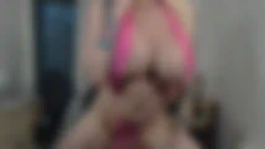 10 Mins hot wet play... Cambia i costumi da bagno più hot..... E gioco con i giocattoli mmmm.