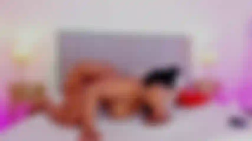 Ti bagnerò il cazzo con la mia bocca e poi ti cavalcherò!!