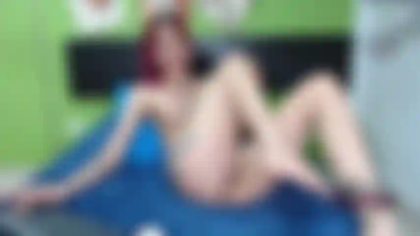 Guarda il mio corpo fantastico, il mio seno spettacolare. Mi masturbo per te.