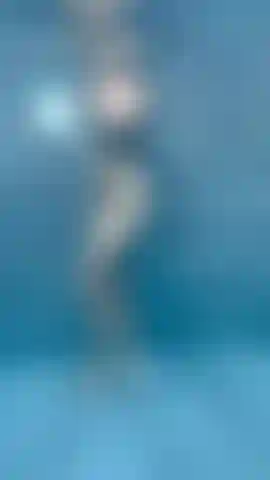 Con i piedi sott'acqua.