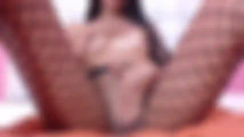Vieni a giocare con questa ragazza arrapata!!