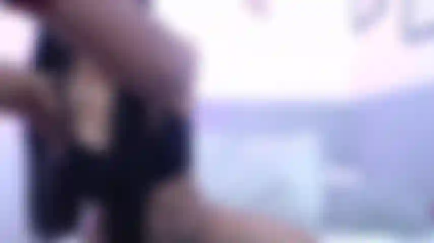 Voglio succhiarti il cazzo come se fosse questo dildo.