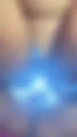 Questa piccola bellezza è molto stretta.