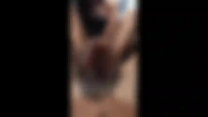 Video coppia sega con i piedi mi masturbo il signor con i piedi poi mi scopa e mi viene sui piedi.