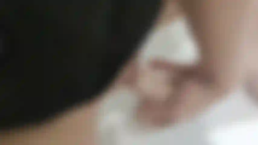 Squirto mentre mi infilo un dildo nella figa.