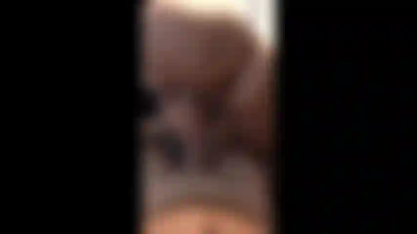 Coppia scopa e sega con i piedi / lo scopo, lo sego con i piedi e lo faccio venire sui miei piedi. Sperma ovunque hummmm.