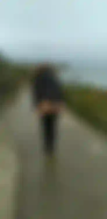 Dehors/exhib lingerie invernale glutei e culo nudo non lontano dalla guida norman blokos.