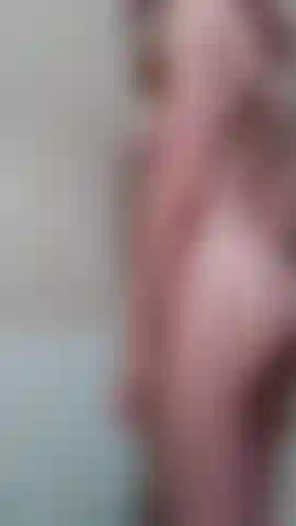 18 Lucy di anni - corpo nudo prima della doccia.