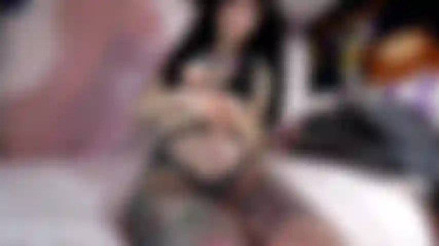 Ti cavalca in calze a rete.