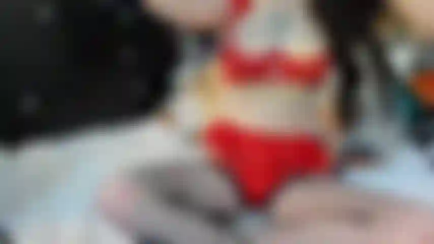 Una strega scambia i nostri corpi così esploriamo.