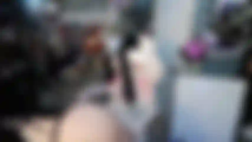 La padrona ti inchioda e ti dà un piccolo cbt.