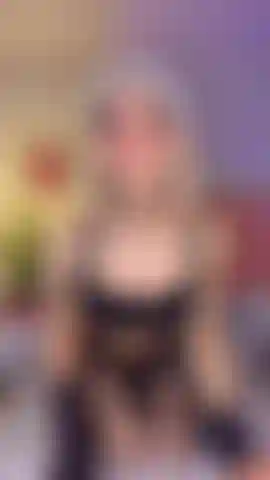 Mostra corpo sensuale con lingerie.