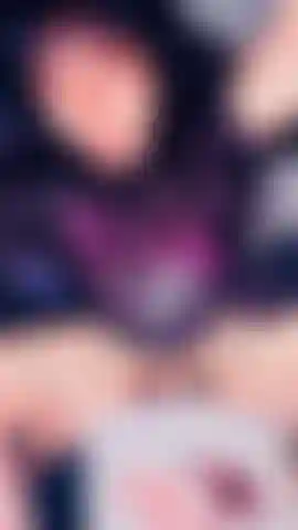 Mi riempie con tutto il suo sperma, guardami.
